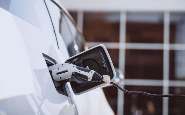 AB Serve aux côtés des constructeurs de véhicules électriques